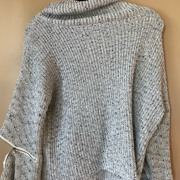 LF turtleneck sweater zipper sleeves - Picture 6 of 6